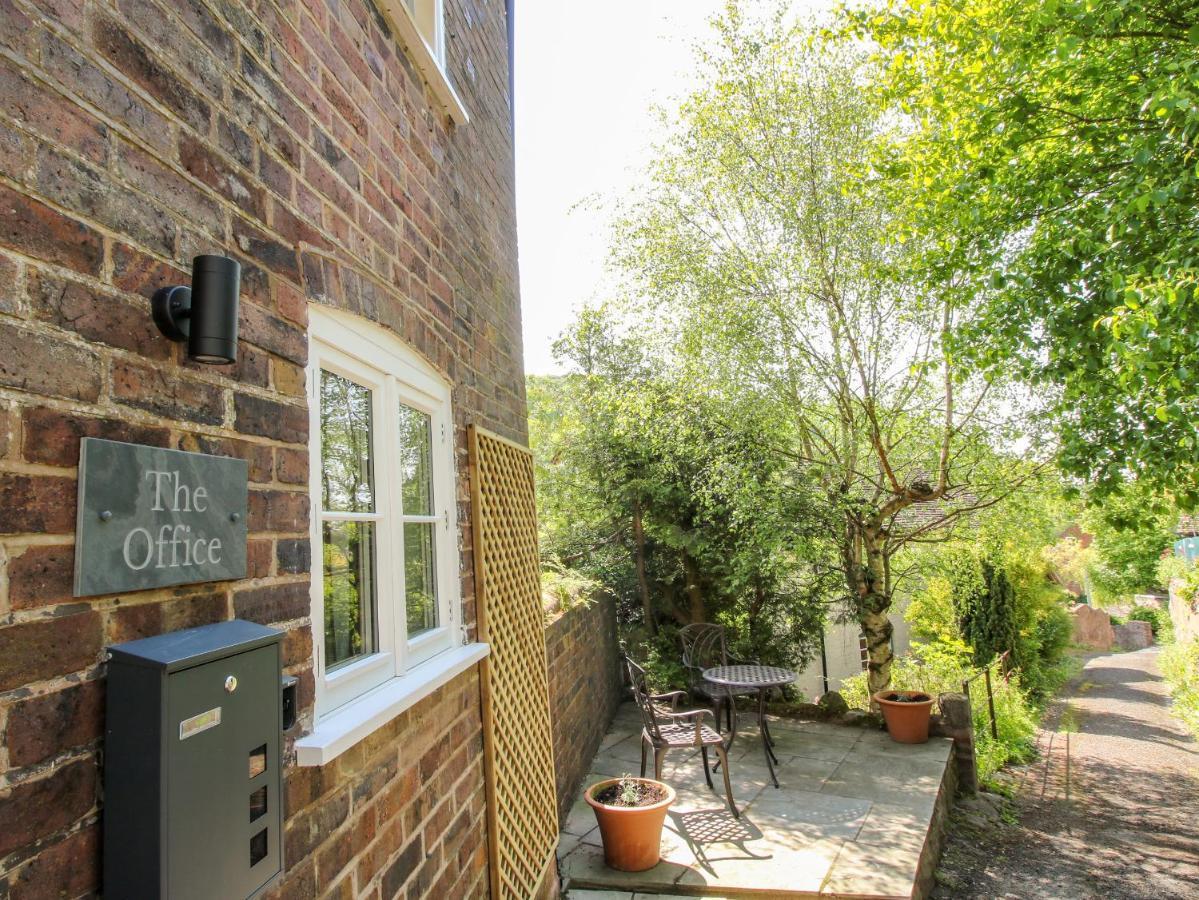 The Office Villa Telford Luaran gambar