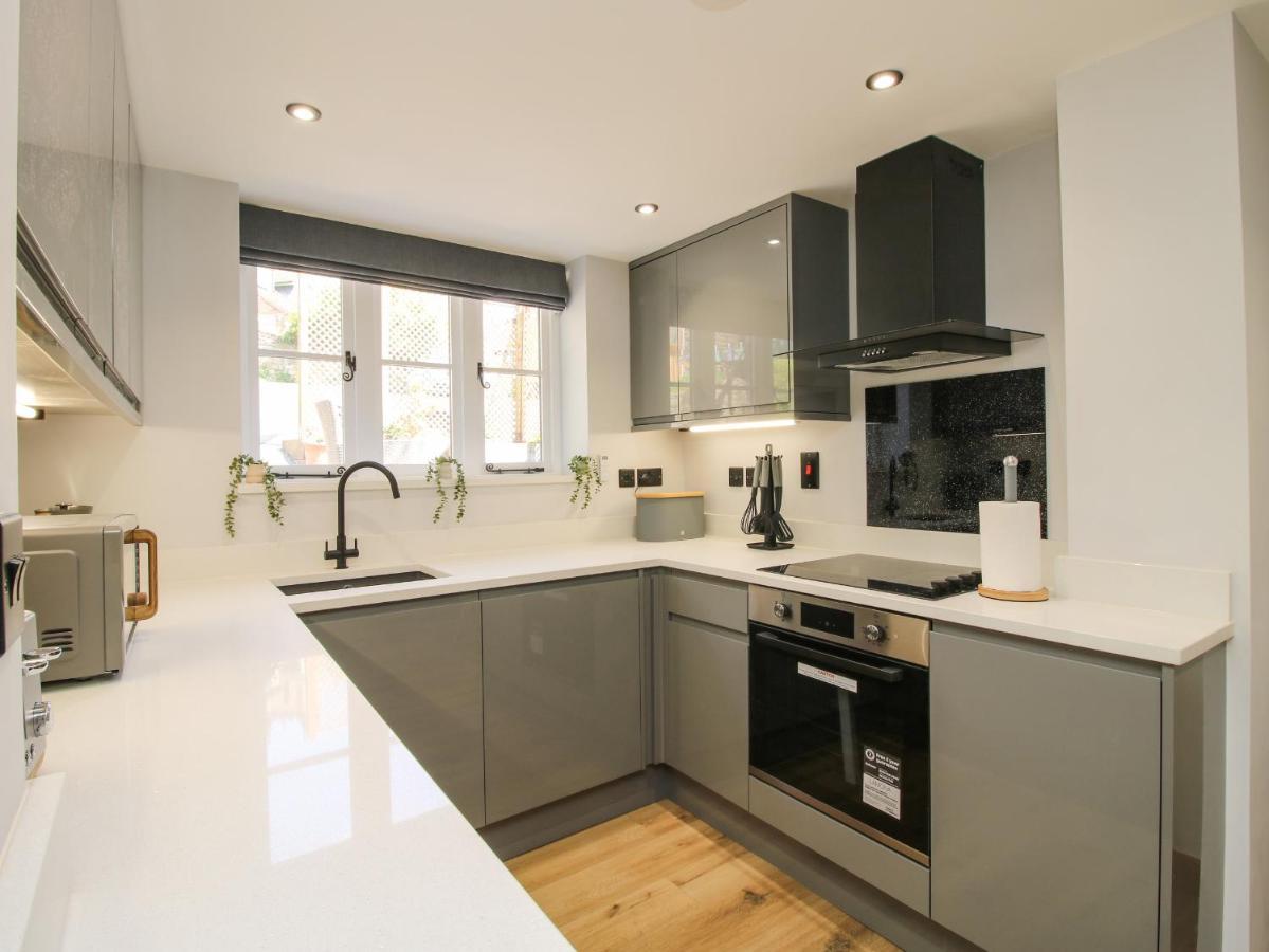 The Office Villa Telford Luaran gambar