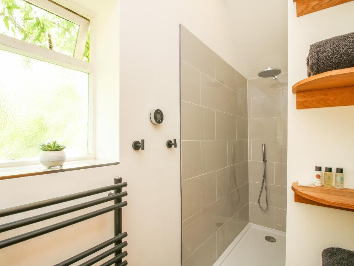 The Office Villa Telford Luaran gambar